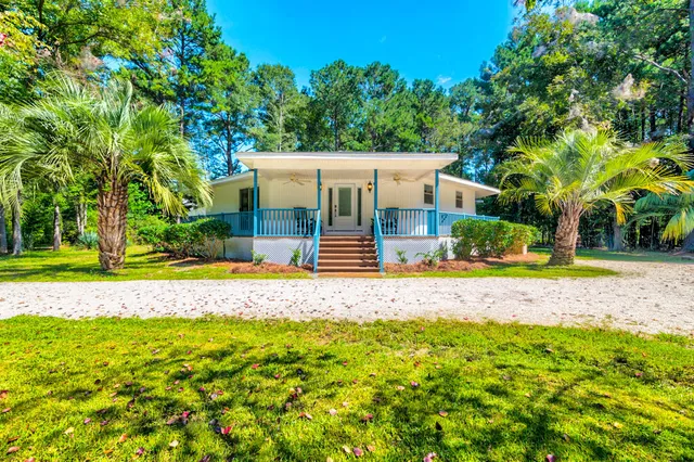 $995,500 | 141 Meredith Drive, Eutawville, SC 29048