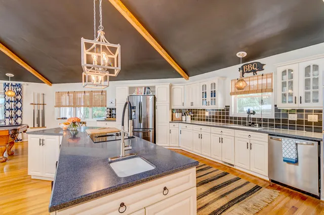 $995,500 | 141 Meredith Drive, Eutawville, SC 29048