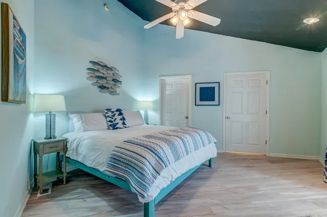 $995,500 | 141 Meredith Drive, Eutawville, SC 29048