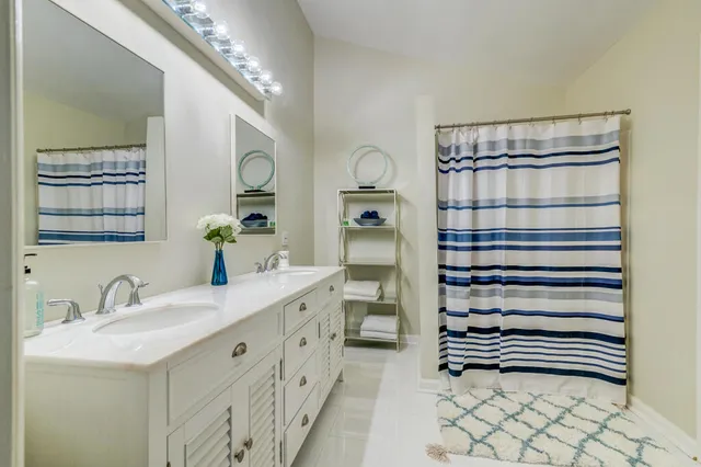 $995,500 | 141 Meredith Drive, Eutawville, SC 29048