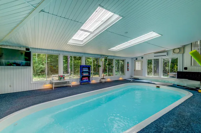 $995,500 | 141 Meredith Drive, Eutawville, SC 29048