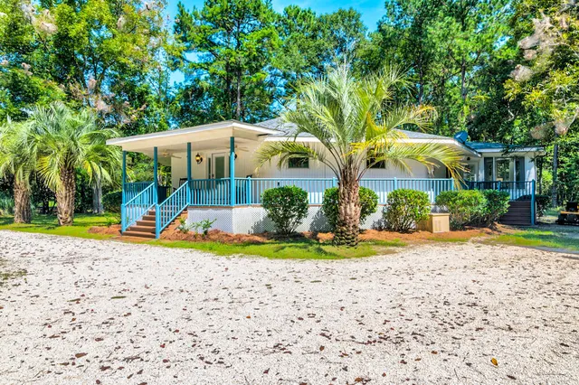 $995,500 | 141 Meredith Drive, Eutawville, SC 29048