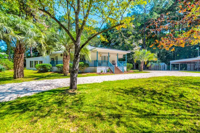 $995,500 | 141 Meredith Drive, Eutawville, SC 29048