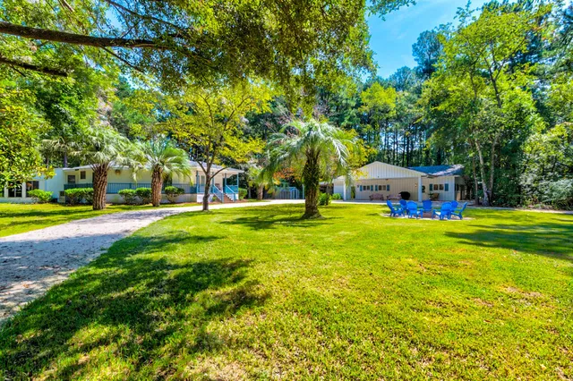 $995,500 | 141 Meredith Drive, Eutawville, SC 29048