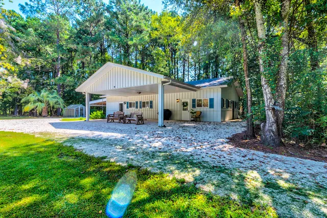 $995,500 | 141 Meredith Drive, Eutawville, SC 29048