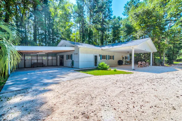 $995,500 | 141 Meredith Drive, Eutawville, SC 29048