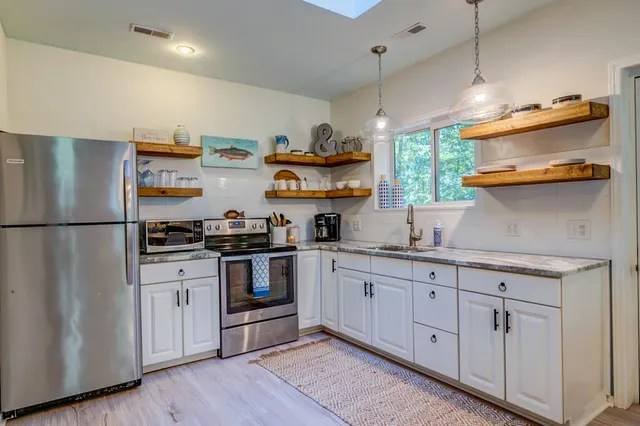 $995,500 | 141 Meredith Drive, Eutawville, SC 29048