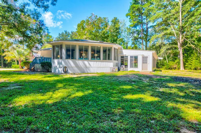 $995,500 | 141 Meredith Drive, Eutawville, SC 29048