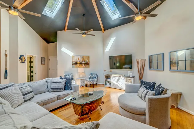 $995,500 | 141 Meredith Drive, Eutawville, SC 29048