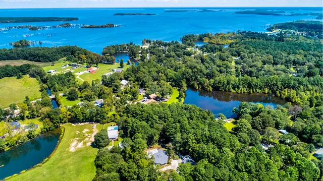 $995,500 | 141 Meredith Drive, Eutawville, SC 29048