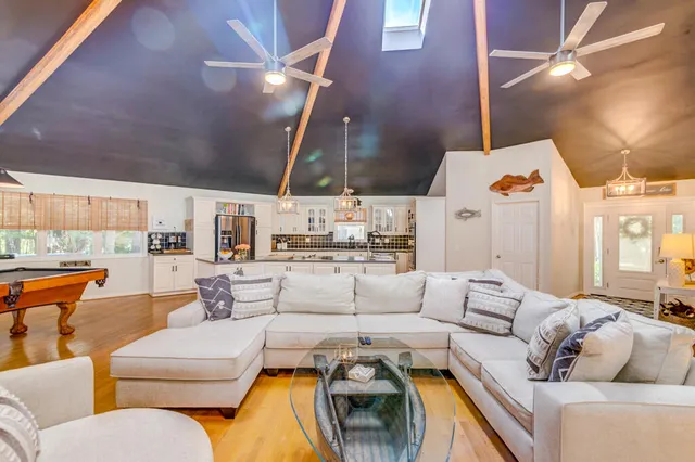 $995,500 | 141 Meredith Drive, Eutawville, SC 29048