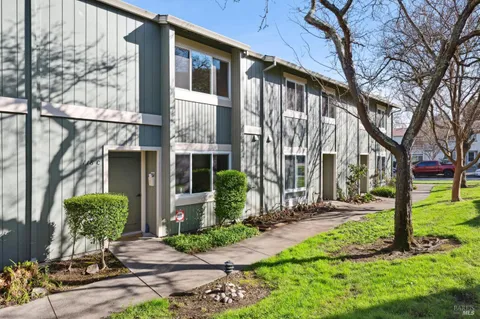 $575,000 | 118 Oliva Court, Unit C, Novato, CA 94947