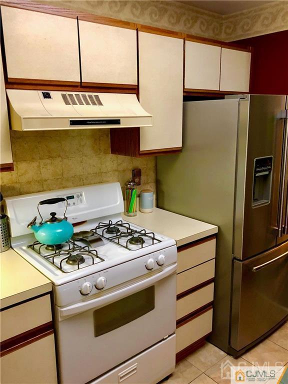 910 Meadow Court, Unit 910 Helmetta, NJ 08828 - Photo 15 of 43 a stove top oven sitting inside of a kitchen