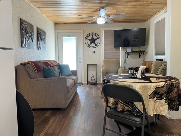 $1,095 | 131 Alexander Drive, Unit 10, Tow, TX 78672