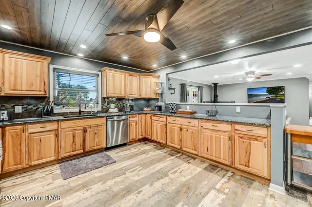 $419,900 | 111 Elm Drive, Blakeslee, PA 18610