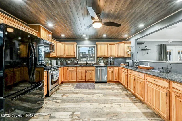 $419,900 | 111 Elm Drive, Blakeslee, PA 18610