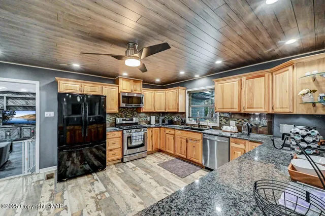 $419,900 | 111 Elm Drive, Blakeslee, PA 18610