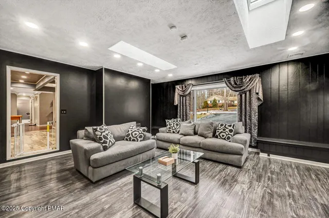 $419,900 | 111 Elm Drive, Blakeslee, PA 18610