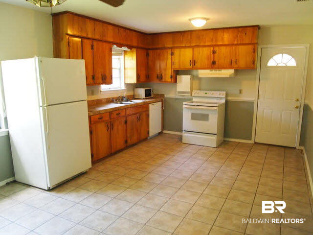 318 Thomas Road Satsuma, AL 36572 - Photo 4 of 10