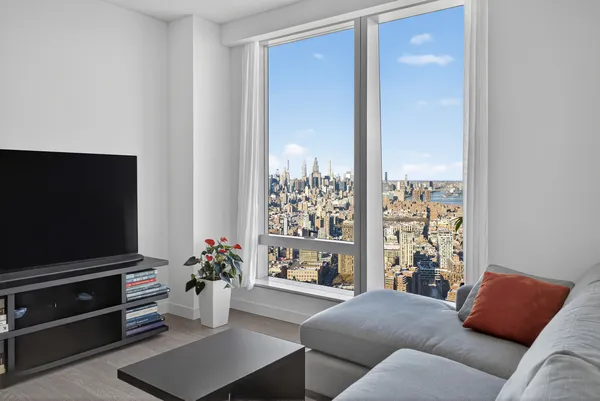 $1,495,000 | 252 South Street, Unit 64G | Two Bridges