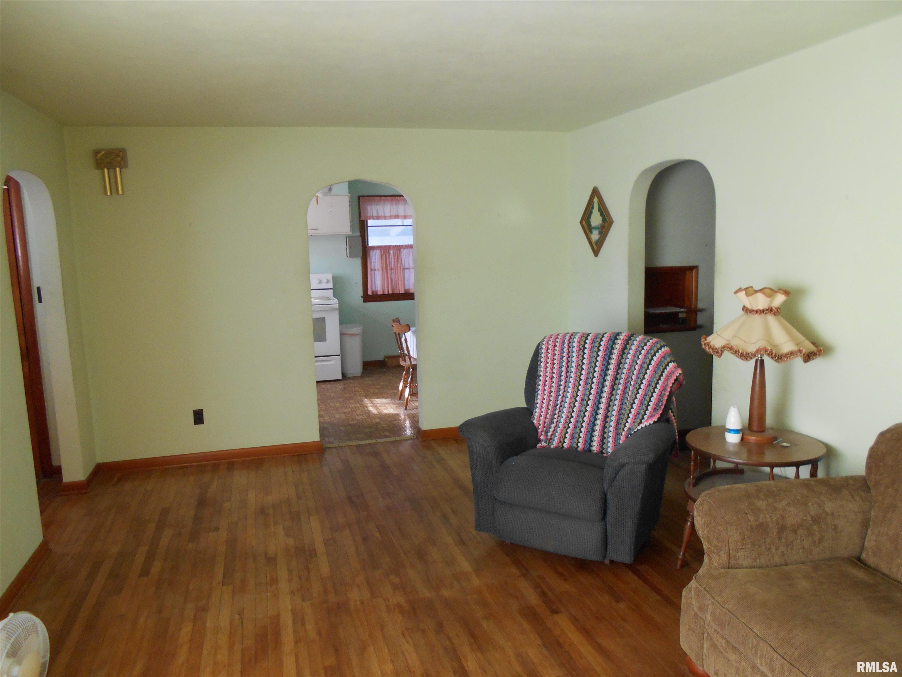 1091 North Jackson Street Bushnell, IL 61422 - Photo 3 of 16