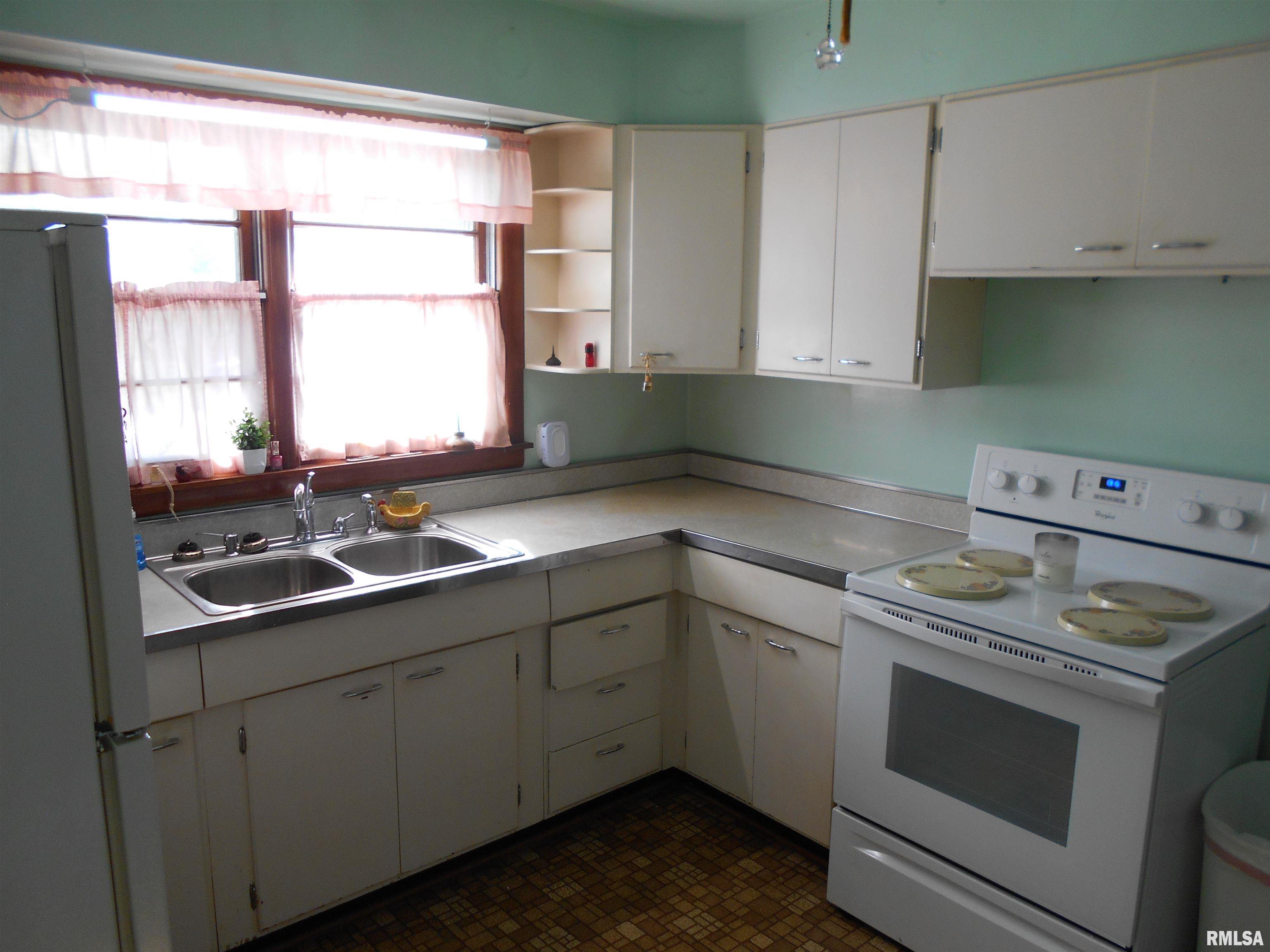 1091 North Jackson Street Bushnell, IL 61422 - Photo 5 of 16