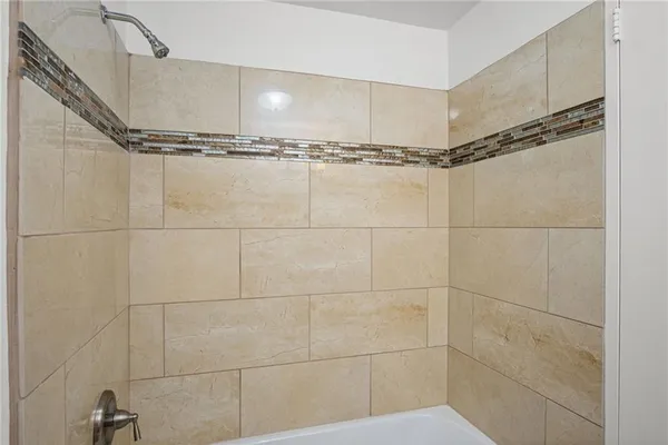 $220,000 | 333 West Meyer Boulevard, Unit 1215, Kansas City, MO 64113