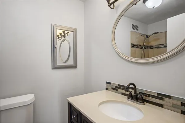 $220,000 | 333 West Meyer Boulevard, Unit 1215, Kansas City, MO 64113