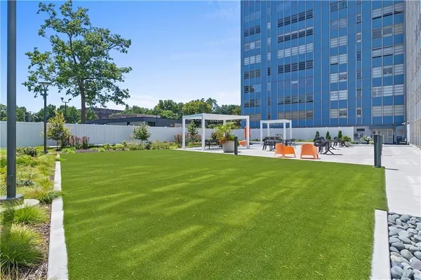 $220,000 | 333 West Meyer Boulevard, Unit 1215, Kansas City, MO 64113