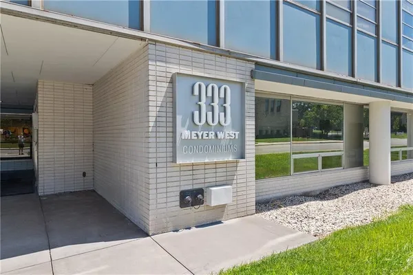 $220,000 | 333 West Meyer Boulevard, Unit 1215, Kansas City, MO 64113