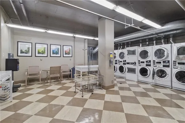 $220,000 | 333 West Meyer Boulevard, Unit 1215, Kansas City, MO 64113