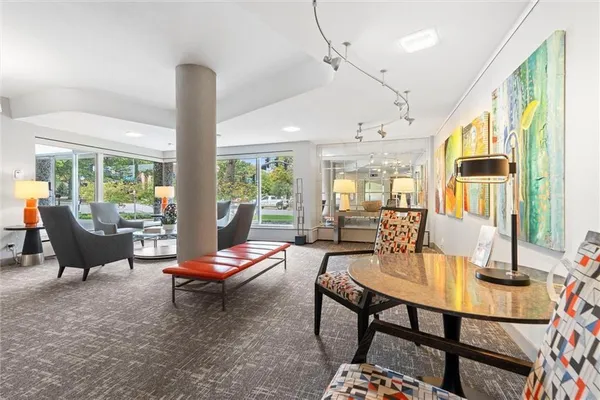 $220,000 | 333 West Meyer Boulevard, Unit 1215, Kansas City, MO 64113