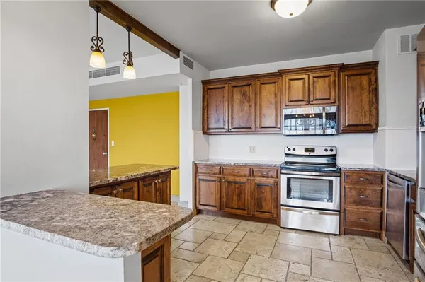 $220,000 | 333 West Meyer Boulevard, Unit 1215, Kansas City, MO 64113