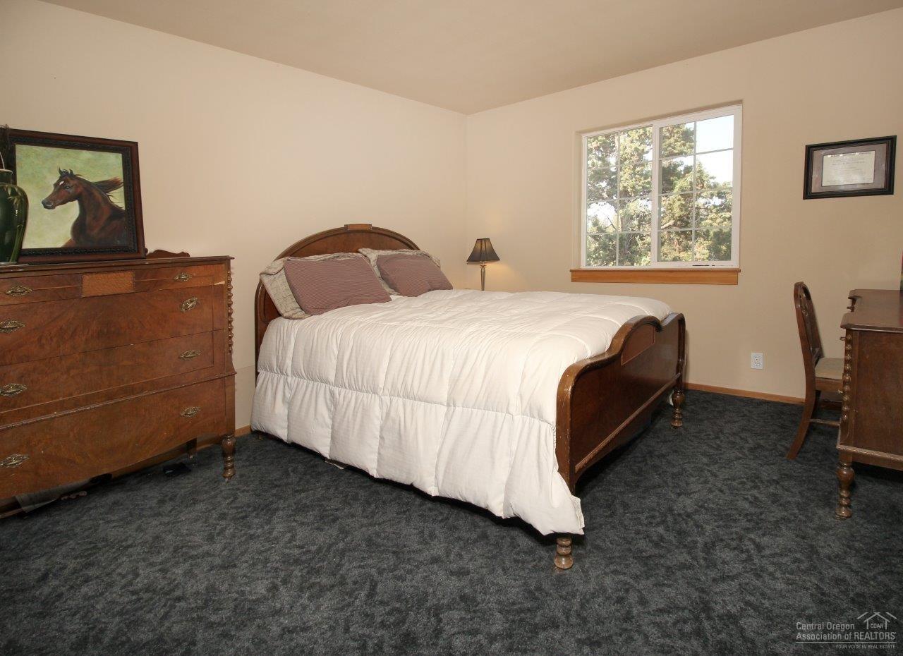 64624 Deschutes Market Road Bend, OR 97701 - Photo 15 of 25 Upstairs bedroom is roomy!