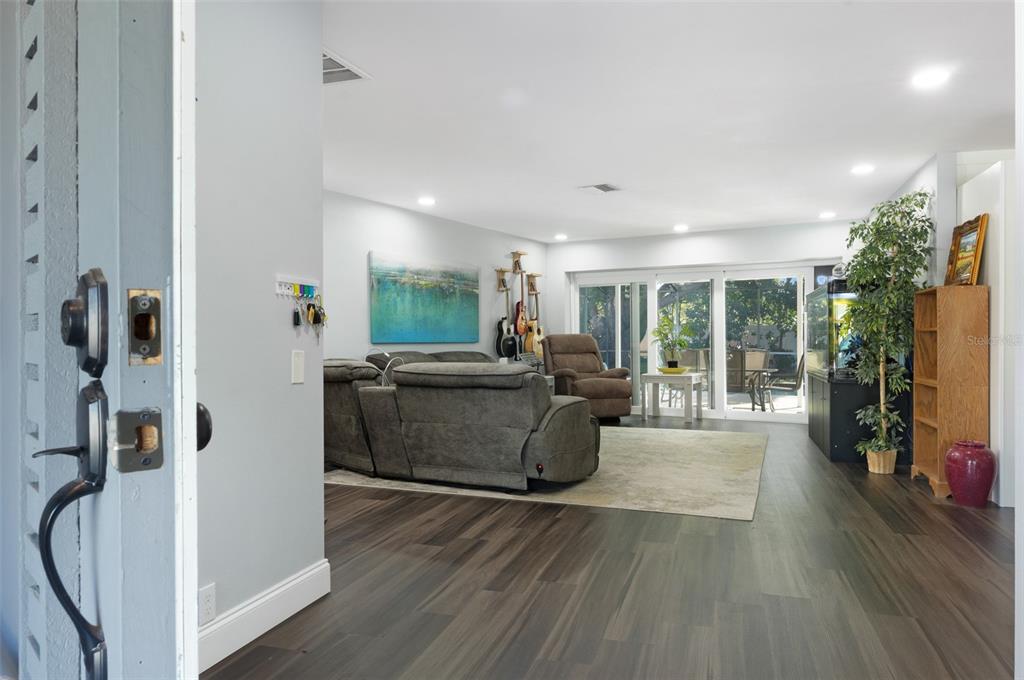 1467 Ridge Top Way Clearwater, FL 33765 - Photo 7 of 41