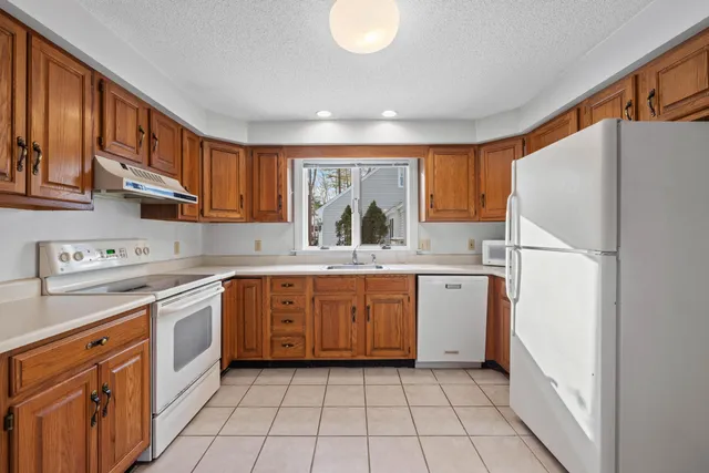 $512,000 | 22 Oakwood Lane, Unit 22, Kennebunk, ME 04043