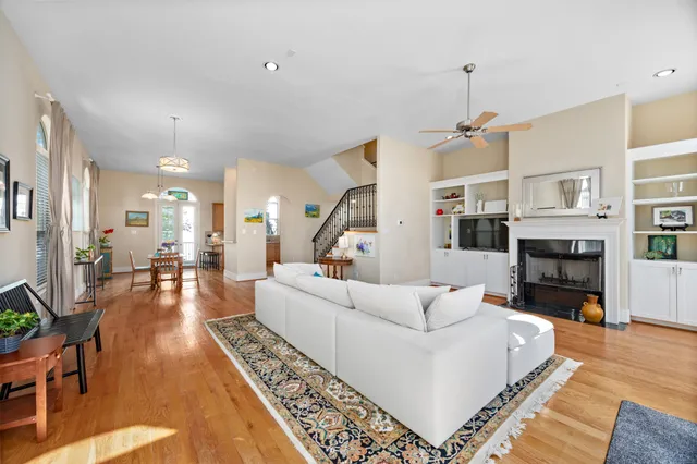 $525,000 | 2611 Commonwealth Street, Houston, TX 77006