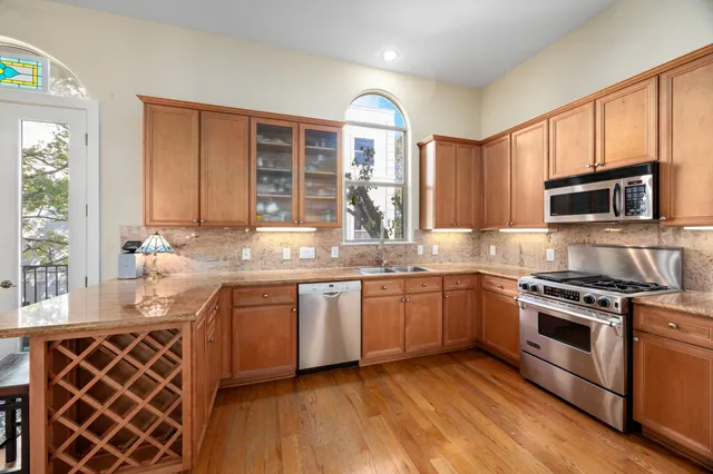 $525,000 | 2611 Commonwealth Street, Houston, TX 77006