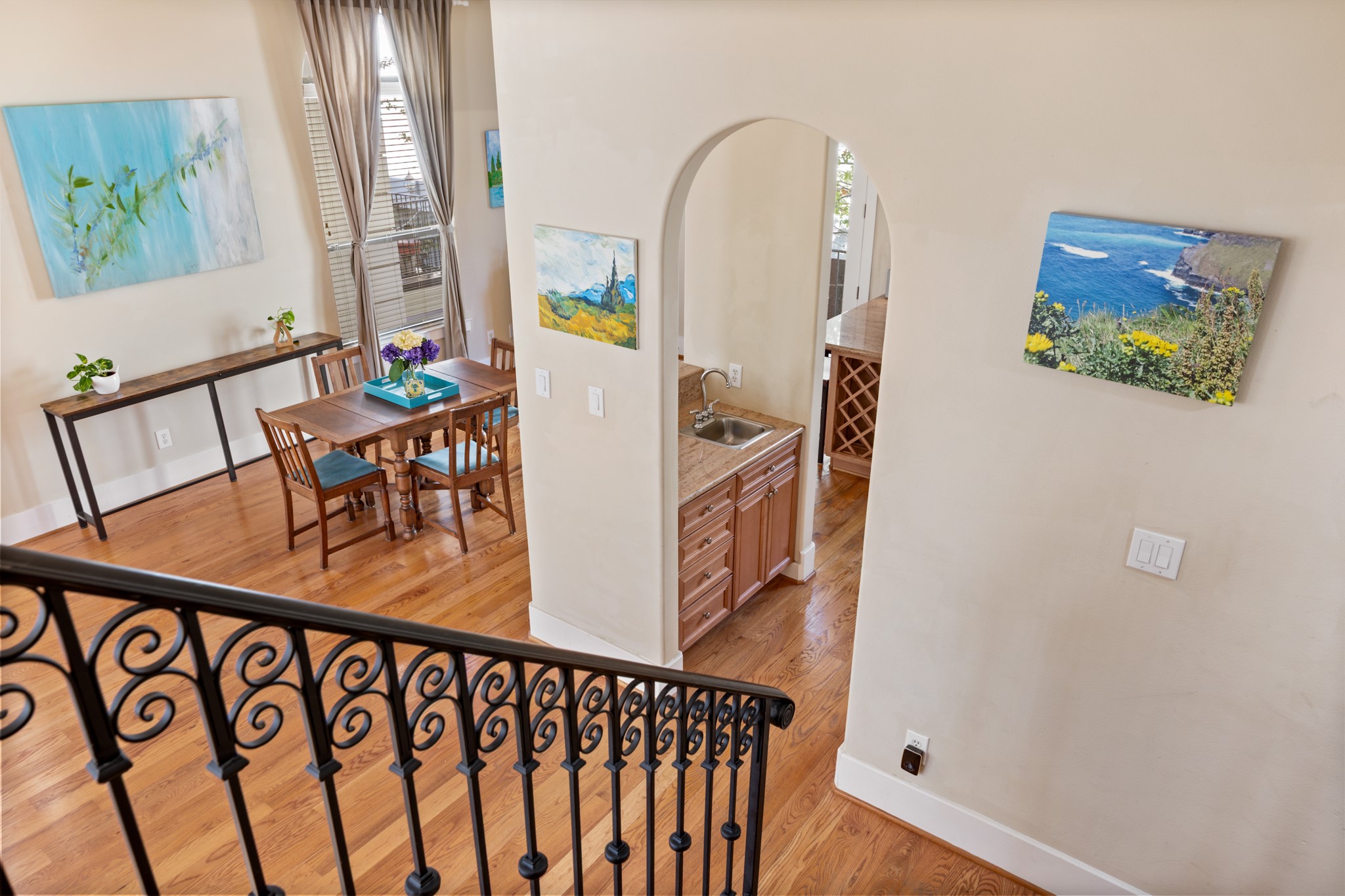 2611 Commonwealth Street Houston, TX 77006 - Photo 20 of 31 Up the stairs you will find the Primary Suite, additional bedroom & bathroom as well as large laundry room.