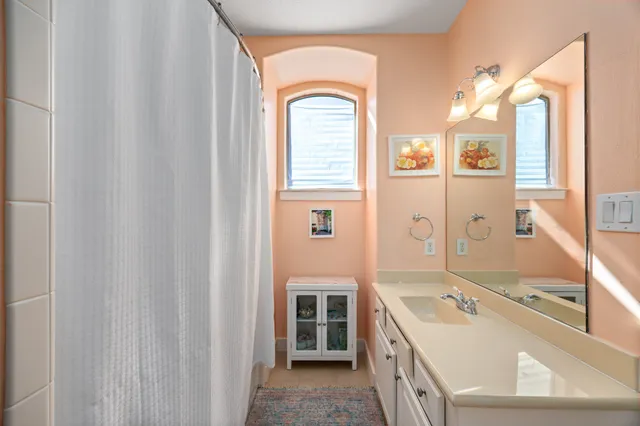 $525,000 | 2611 Commonwealth Street, Houston, TX 77006