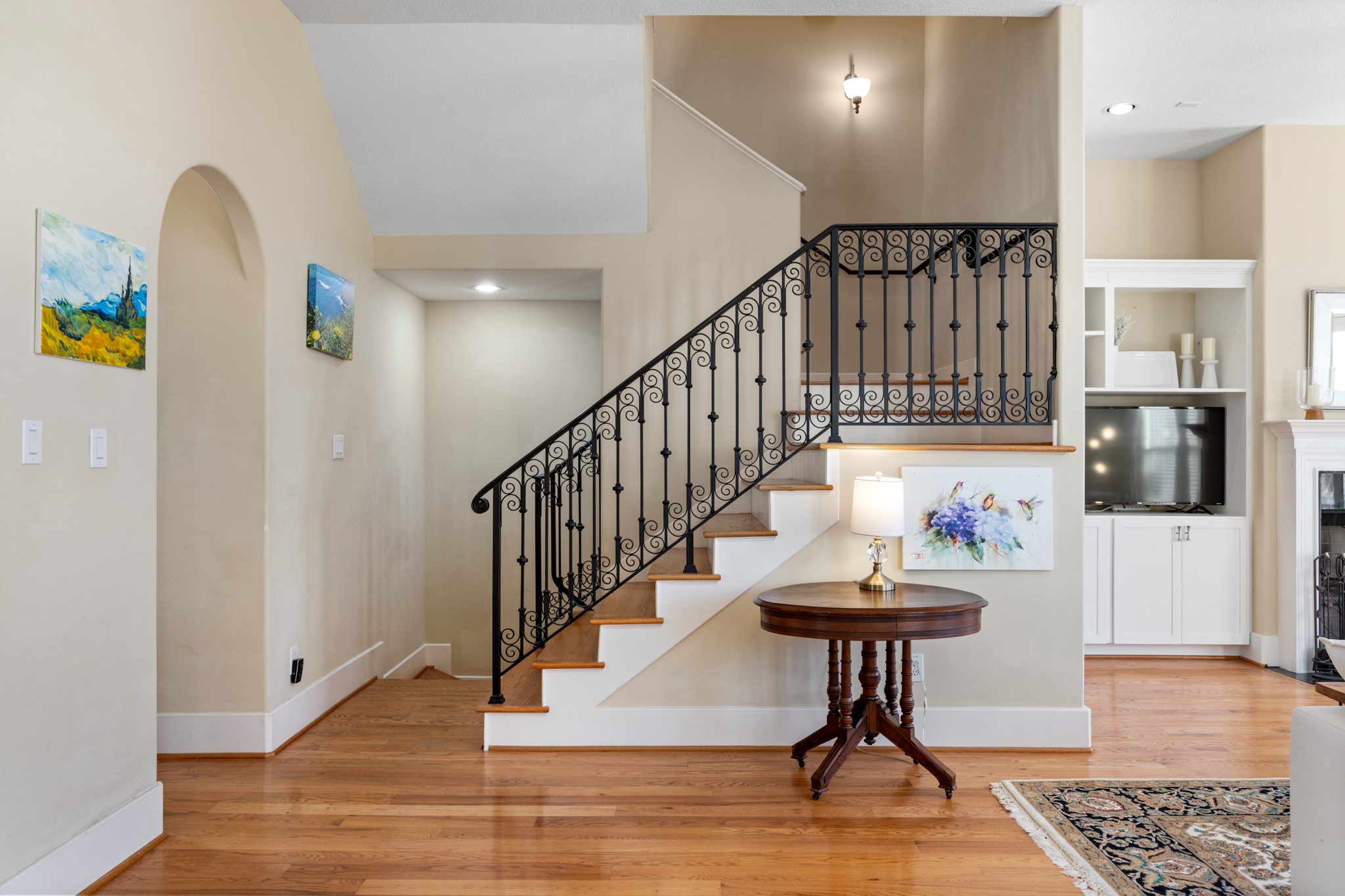 2611 Commonwealth Street Houston, TX 77006 - Photo 8 of 31 Up the stairs you will find the home’s impressive second-floor living level, where a spacious, open-concept design effortlessly blends the living room, dining area, bar, and kitchen into one refined entertaining space.