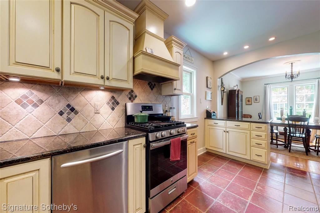 90 Mapleton Road Grosse Pointe Farms, MI 48236 - Photo 10 of 43