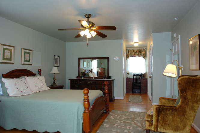 3318 Windsor Road Roanoke, VA 24018 - Photo 26 of 33 Master Bedroom