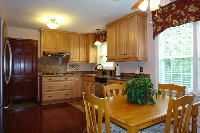 3318 Windsor Road Roanoke, VA 24018 - Photo 7 of 33 Breakfast Area