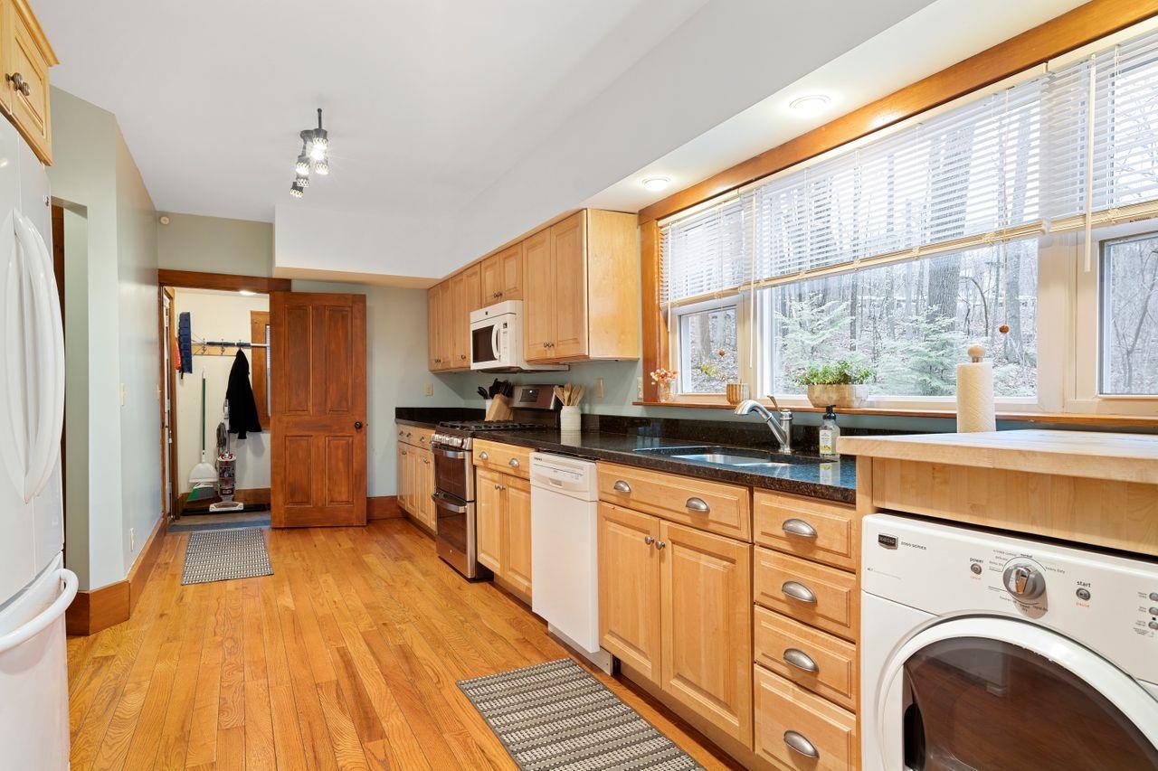 8 Weeks Street Plymouth, NH 03264 - Photo 12 of 34