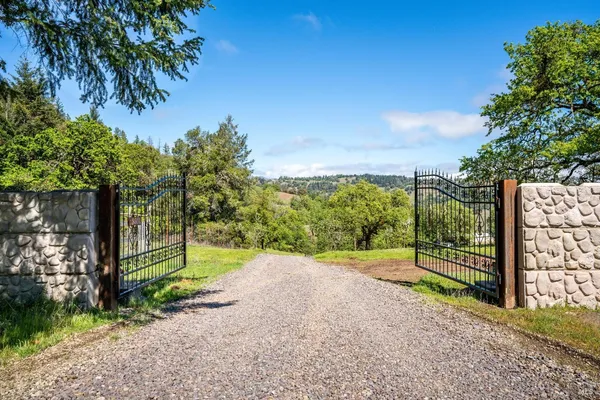 $1,495,000 | 5510-5500 Parducci Road, Ukiah, CA 95482