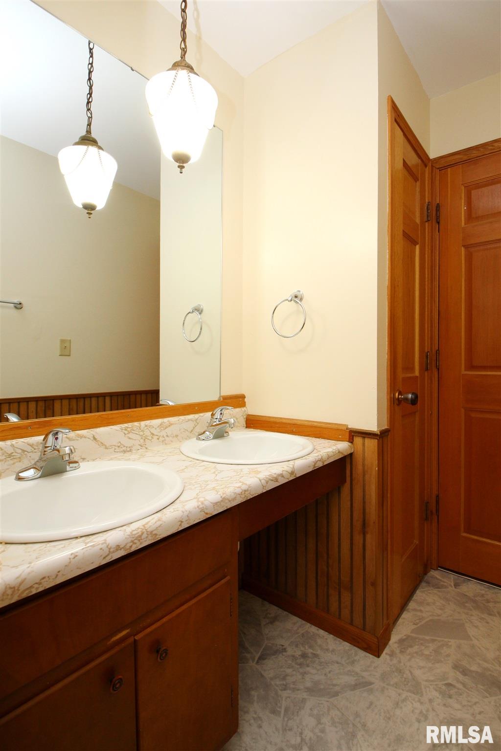 703 Briargate Road Washington, IL 61571 - Photo 18 of 41 Gallery Image 18