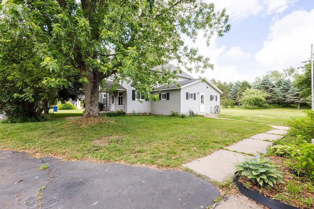 401 Water Street Rosholt, WI 54473 - Photo 4 of 31