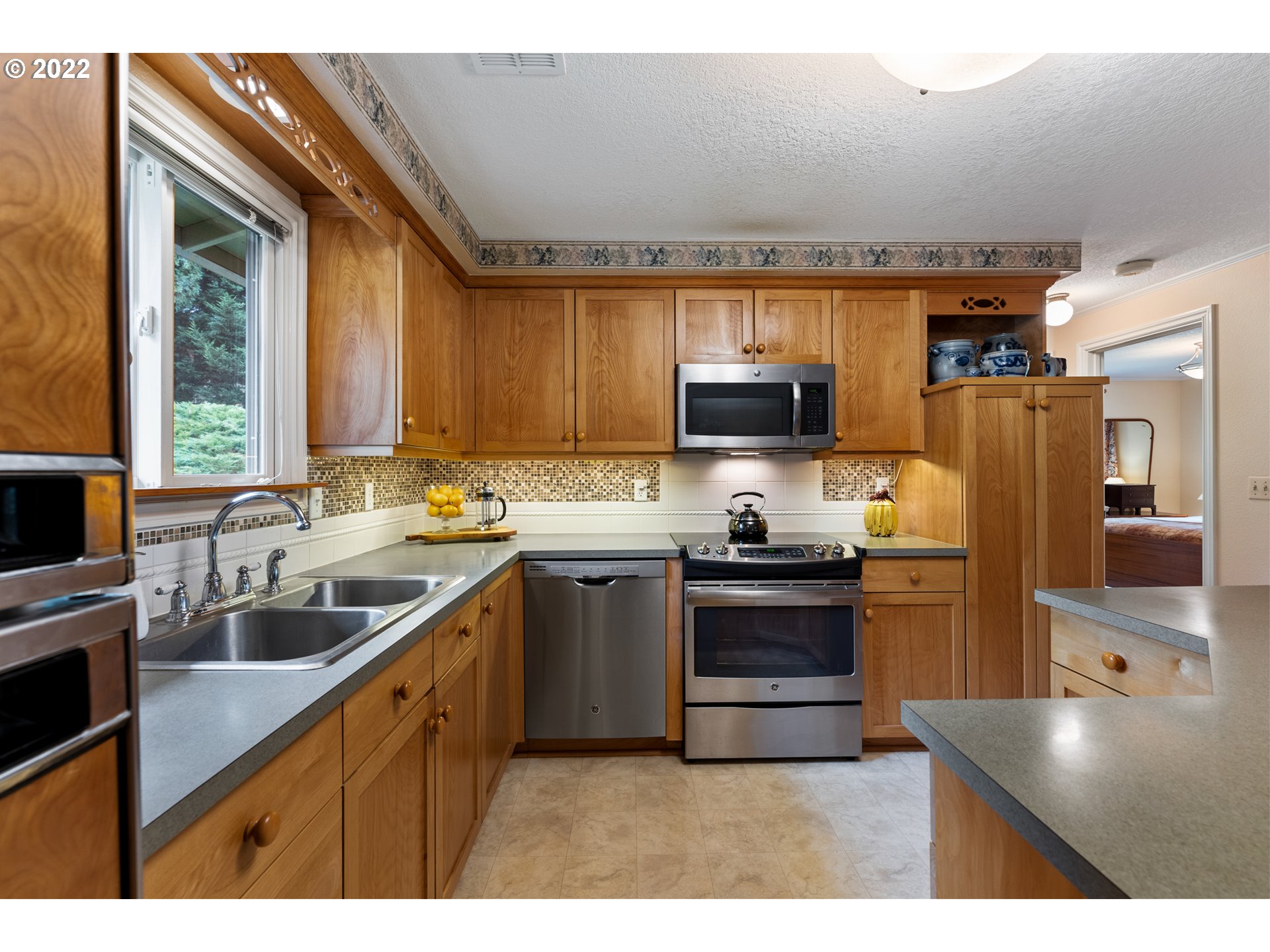 22913 Northeast 16th Street Camas, WA 98607 - Photo 6 of 32 a kitchen with a sink stove and refrigerator