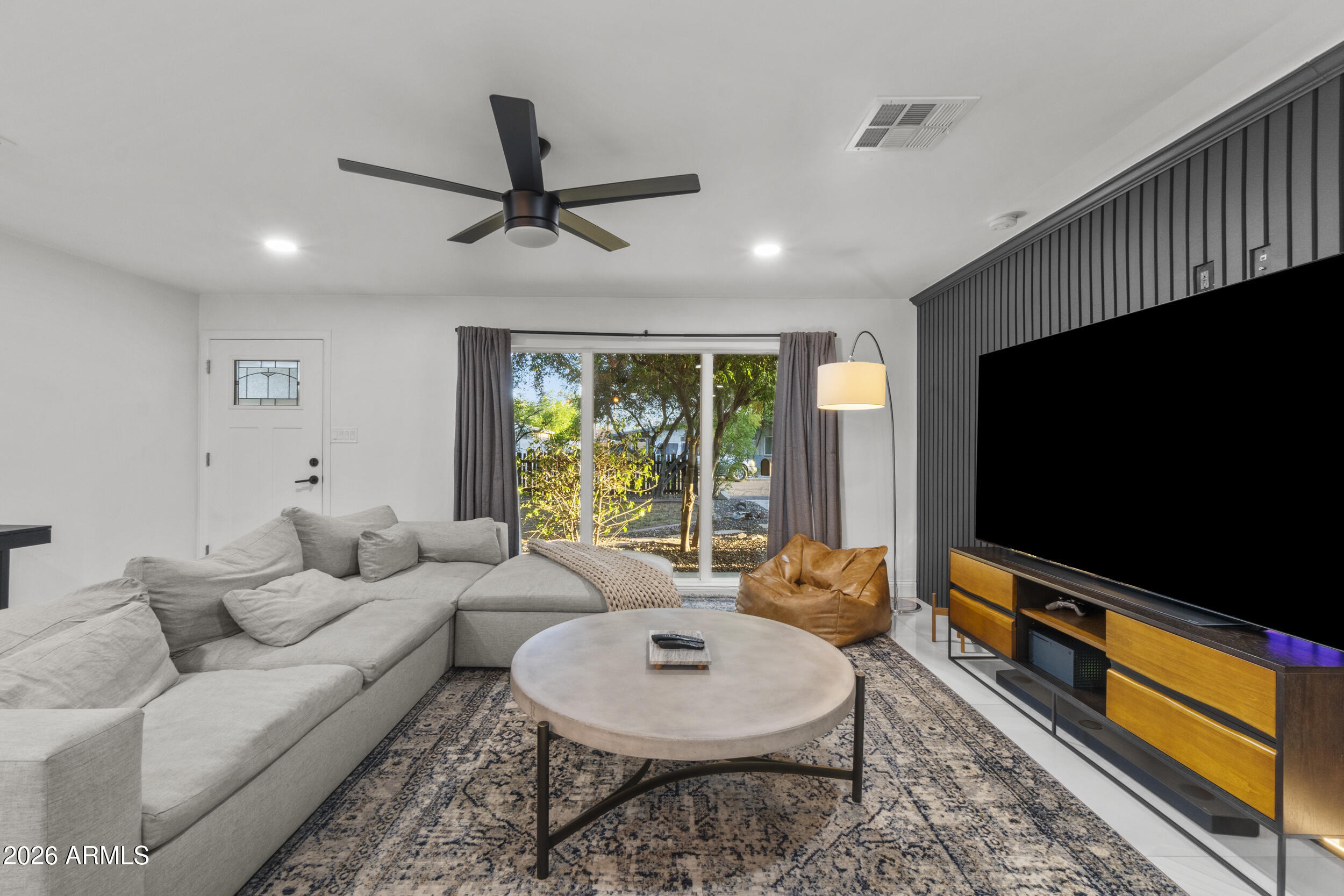 3938 East Cheery Lynn Road Phoenix, AZ 85018 - Photo 12 of 34 21_dsc05203